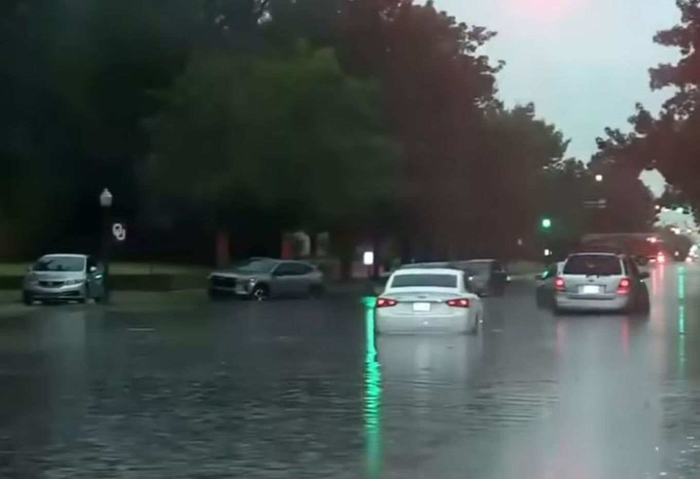 Një grua dhe një djalë 12-vjeçar humbin jetën në Oklahoma pas përmbytjeve që përfshinë zonën