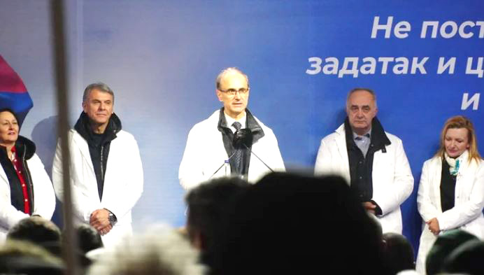 Një mjek në krye të qeverisë së re serbe, Vuçiç befason me zgjedhjen, kush është “pasardhësi” i Vuçeviç