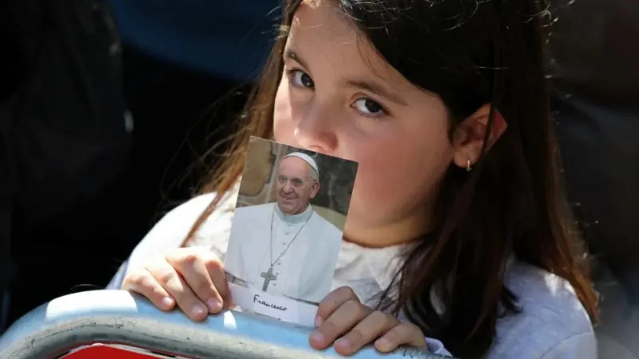 Një Papë që donte të ndërtonte ura, jo mure! BBC: Preku mendjet dhe zemrat e njerëzve!