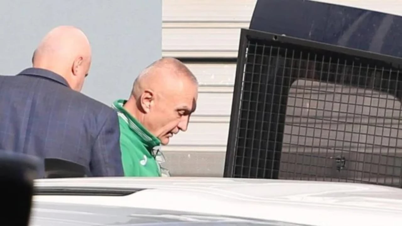 “Një ‘ufo’ zbriti në Çorovodë, u tha skrapalinjve të votojnë PS-në”, Meta i përgjigjet Ramës nga qelia: Ne jemi njësha, 5 është sa për të kaluar klasën