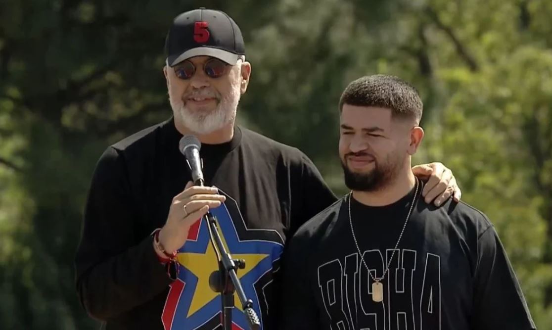 Noizy performon këngën zyrtare të fushatës së PS. Rama: Kam sjellë një çun problematik
