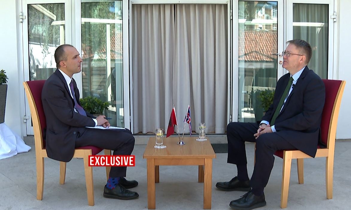 “Non Grata” të reja nga Britania e Madhe? Ambasadori Abbott tregon detajet ekskluzivisht për Top Channel