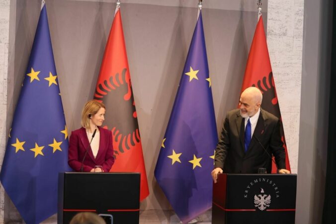 “Nuk i ndahemi dashurisë tonë derisa të martohemi”/ Rama në konferencë: Dikur ishim si Iraku, sot jemi në dyert e BE-së