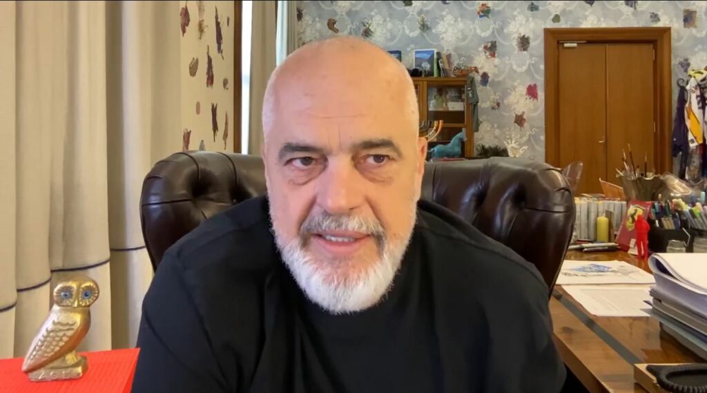 “Nuk u mërzite për 12 vjet?”, Rama-qytetarit: Nuk jam i ngjashëm me atë që përpiqen të më pikturojnë