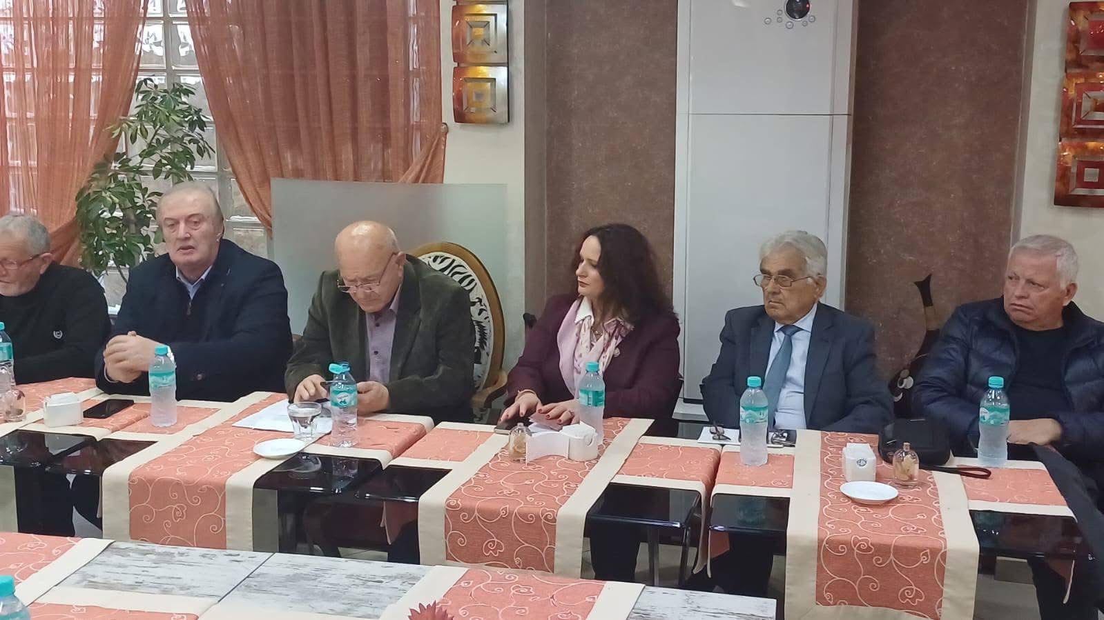 Odise Kote promovon romanin “Agonia” në Sarandë