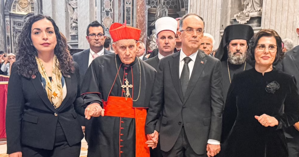 Osmani bën homazhe në Vatikan për Papa Françeskun