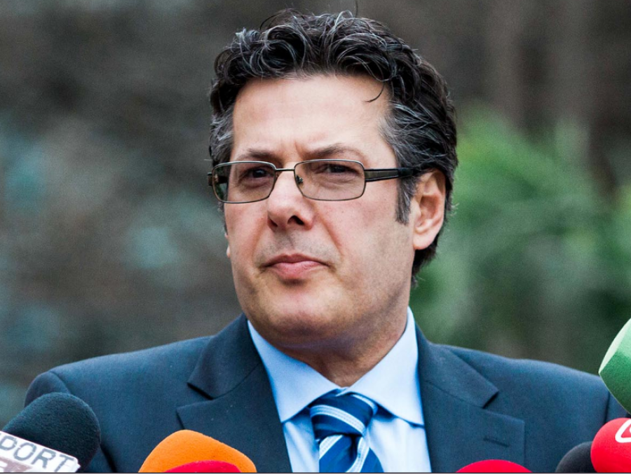 Paloka poston foton: Edhe mbështetësit në formën e Noc Rrokut i vendos, vetë Rama është…