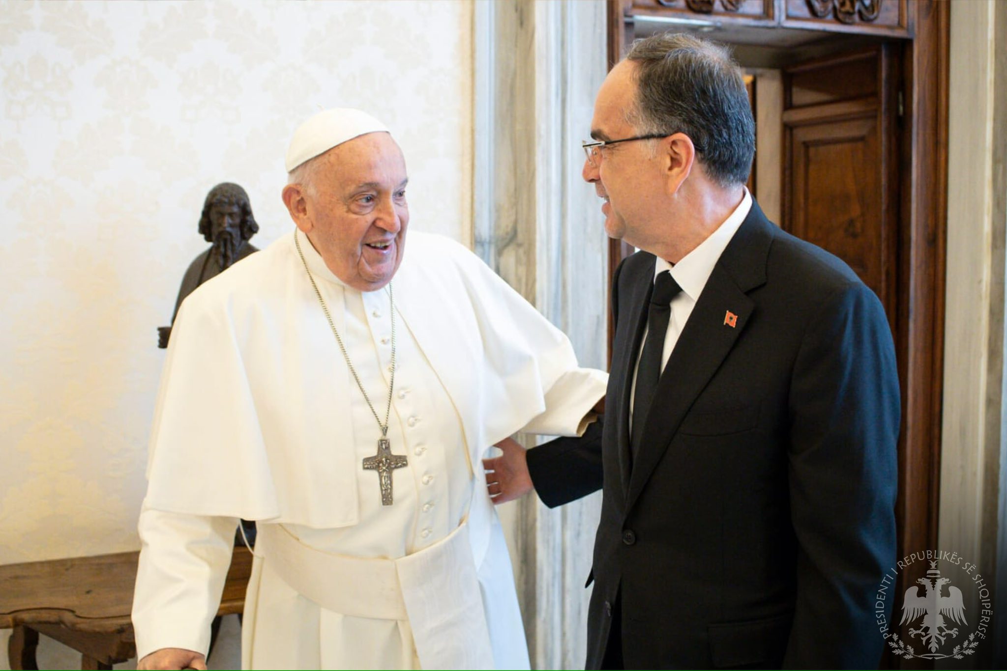 Papa Françesku u nda nga jeta, reagon Presidenti Begaj