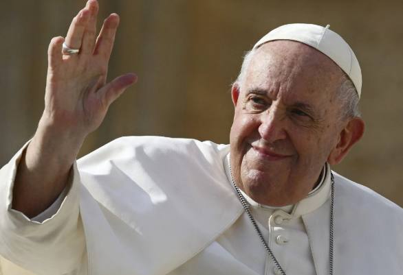 Papa i parë në një shekull që do të varroset jashtë Vatikanit