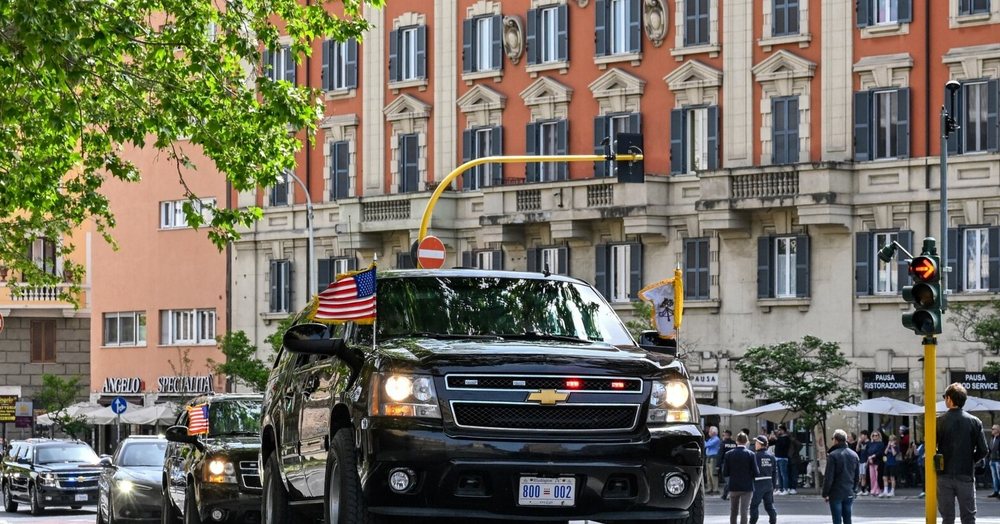 Papa takohet me zv.presidentin amerikan