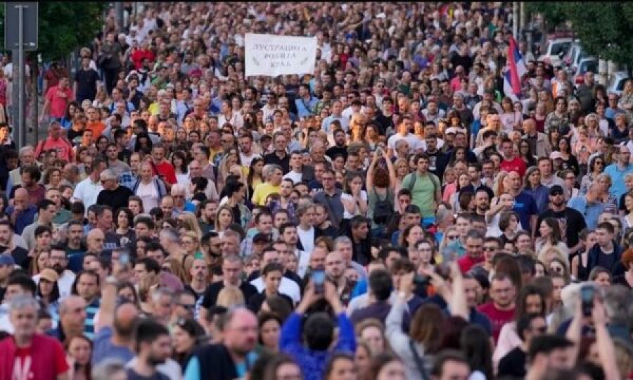 Paralajmërohet një protestë e madhe para Qeverisë në Beograd