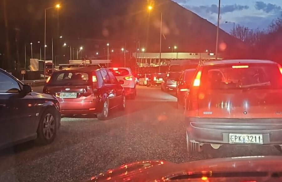 Pashkët, fluks në Kapshticë, 6500 persona u futën në territorin shqiptar brenda 12 orëve