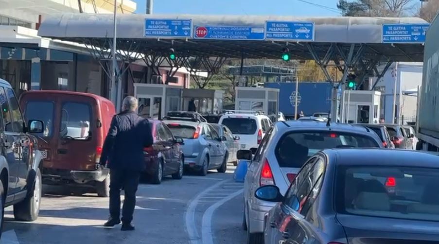 Pashkët kthejnë shqiptarët në atdhe, rreth 8 mijë persona hyjnë në vend përmes pikës kufitare të Kakavijës