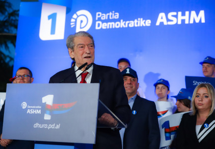 “PD, me një avokat vigan të Presidentit Trump, kurse ai me Suel Çelën”/ Berisha në Kuçovë: Edi Rama është i tmerruar…