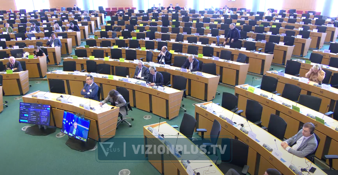 PE diskuton përgatitjen e “11 majit”, PS dhe PD me qëndrime të ndryshme për situatën para zgjedhjeve