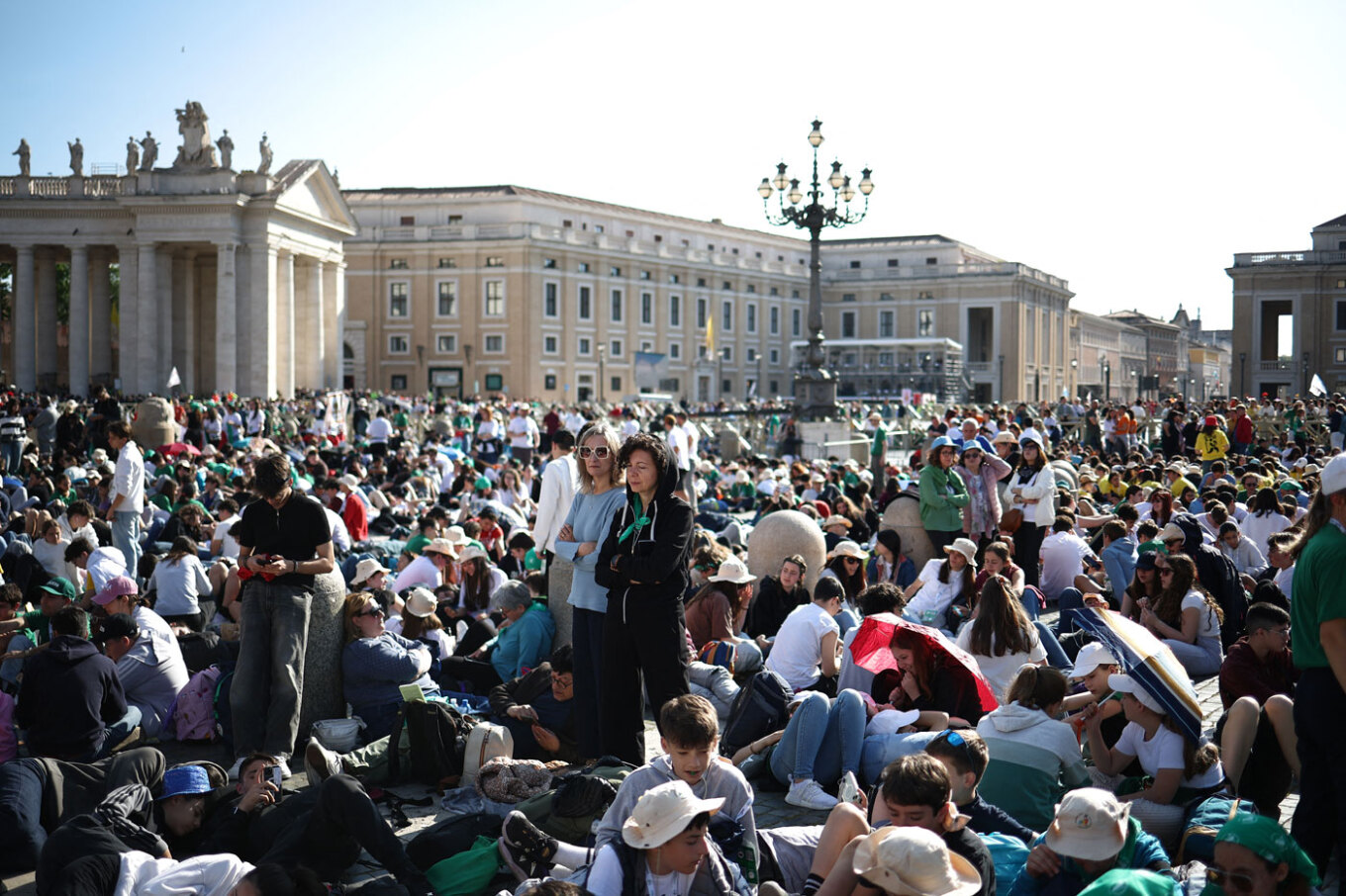 Pelegrinazhi popullor në varrin e Papa Françeskut, qindra besimtarë dynden që herët në mëngjes