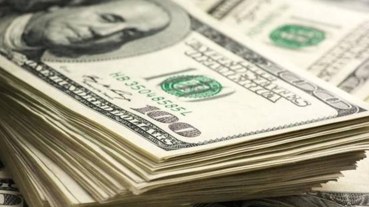 ‘Përplasja’ me euron, ‘thyhet’ dollari! Shënon sot nivelin më të ulët ne tre vite