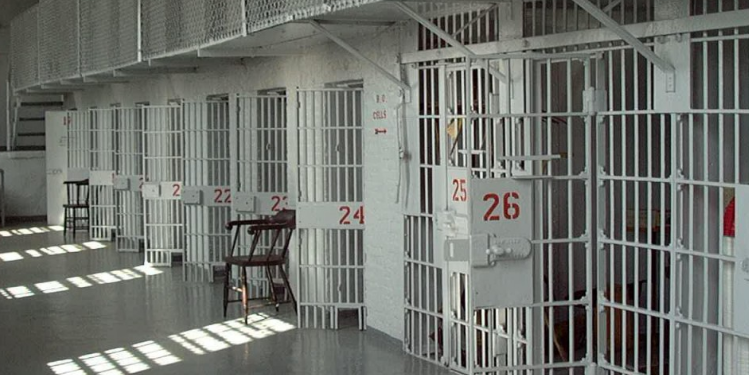 Përplasje mes grupeve rivale në burgun italian, 10 shqiptarë përplasen me të dënuarit afrikanë