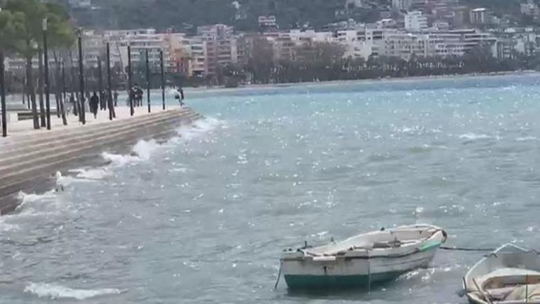 Pezullohet lundrimi në Vlorë/ Shkak, kushtet atmosferike të paqëndrueshme të motit