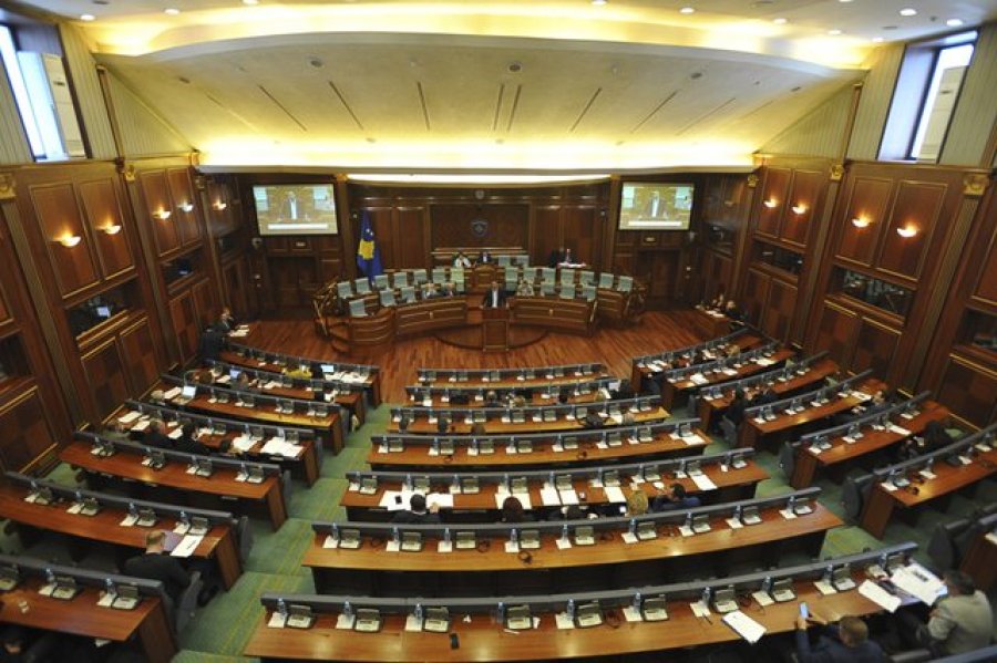 Pikëpyetjet mbi qeverisjen/ Mbahet sot seanca konstituive e Kuvendit të ri të Kosovës