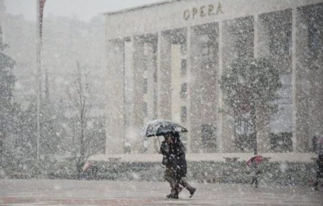 “Plakat e Prillit”/ Meteorologia tregon çfarë do të ndodhë me motin këtë javë