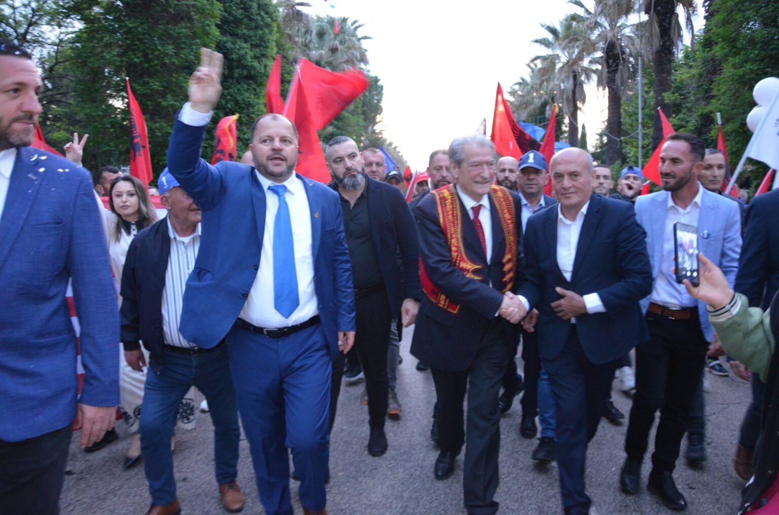 Plasi në Kuçovë!” Maliqi i entuziazmuar nga mitingu i djeshëm: Opozita fiton 4 mandate në Qarkun e Beratit