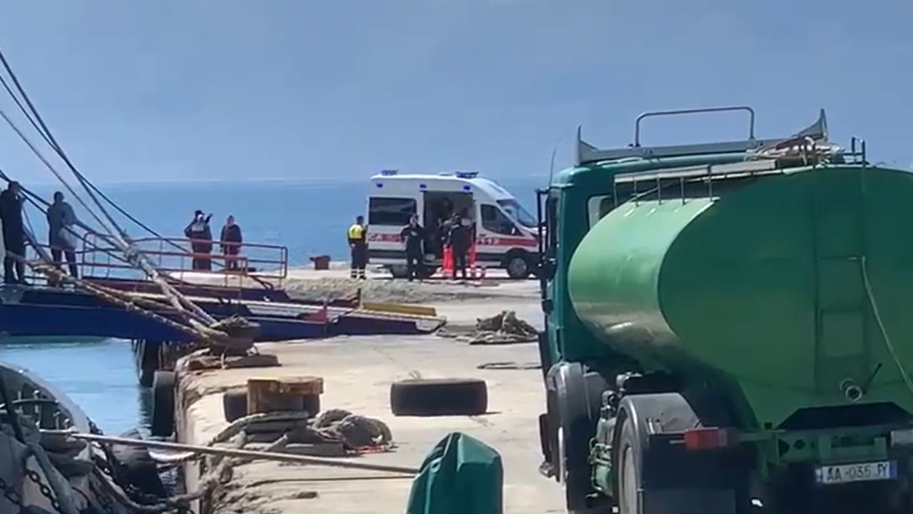 Po punonte me fresibël, lëndohet marinari me shtetasi egjiptianë në Vlorë