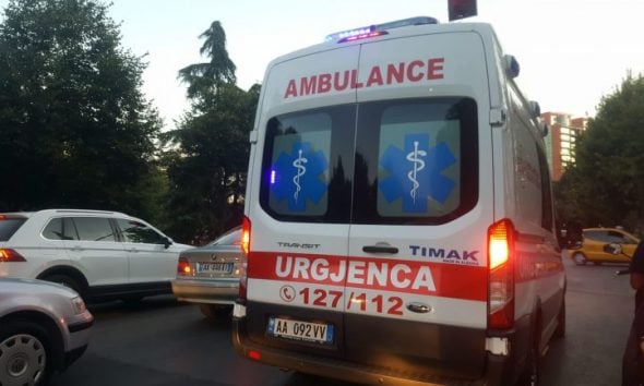 Po riparonte defektin në shtyllë, por bie në kontakt me energjinë elektrike! Humb jetën elektriçisti në Divjakë