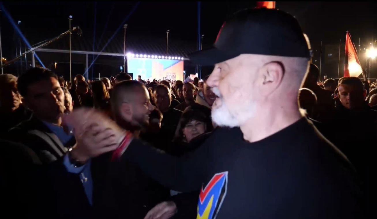 “Po si ta hapnim, me zi? Të qanim me oi?” Rama ironizon kritikuesit për hapjen e fushatës së PS: Po kur thonë tallava, këta aristokratët!