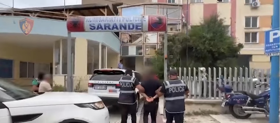 Policia arreston 3 të rinj në Sarandë: 1 u kap i dehur, 2 pa leje drejtimi