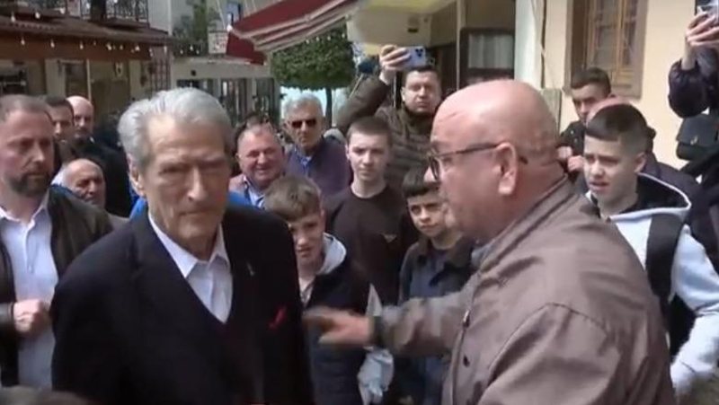 “Premtuat kompensimet, nuk mbajtët as gjysmën e premtimit”, ish-i burgosuri politik zë ngushtë Berishën