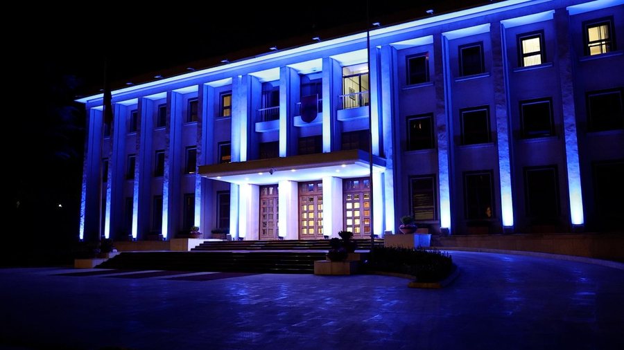 Presidenca ndriçohet me blu, Begaj: Mundësi të barabarta për personat me autizëm