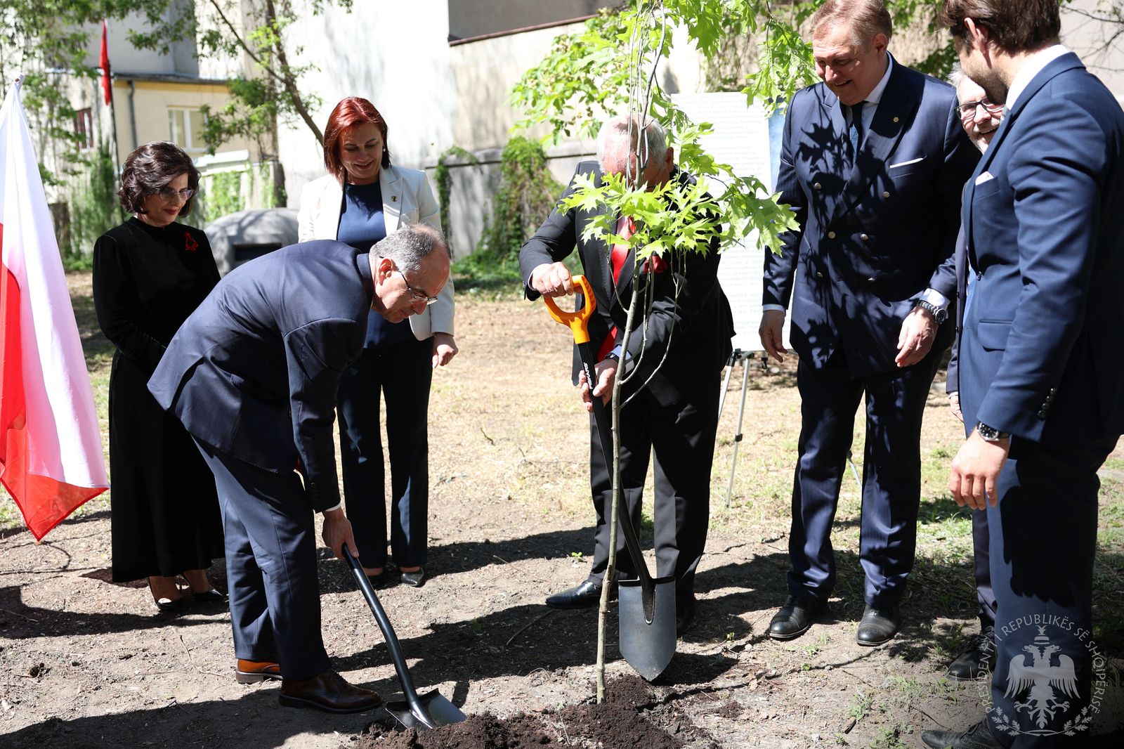 Presidenti Begaj takon komunitetin shqiptar në Poloni, në fokus rëndësia e bashkëpunimit