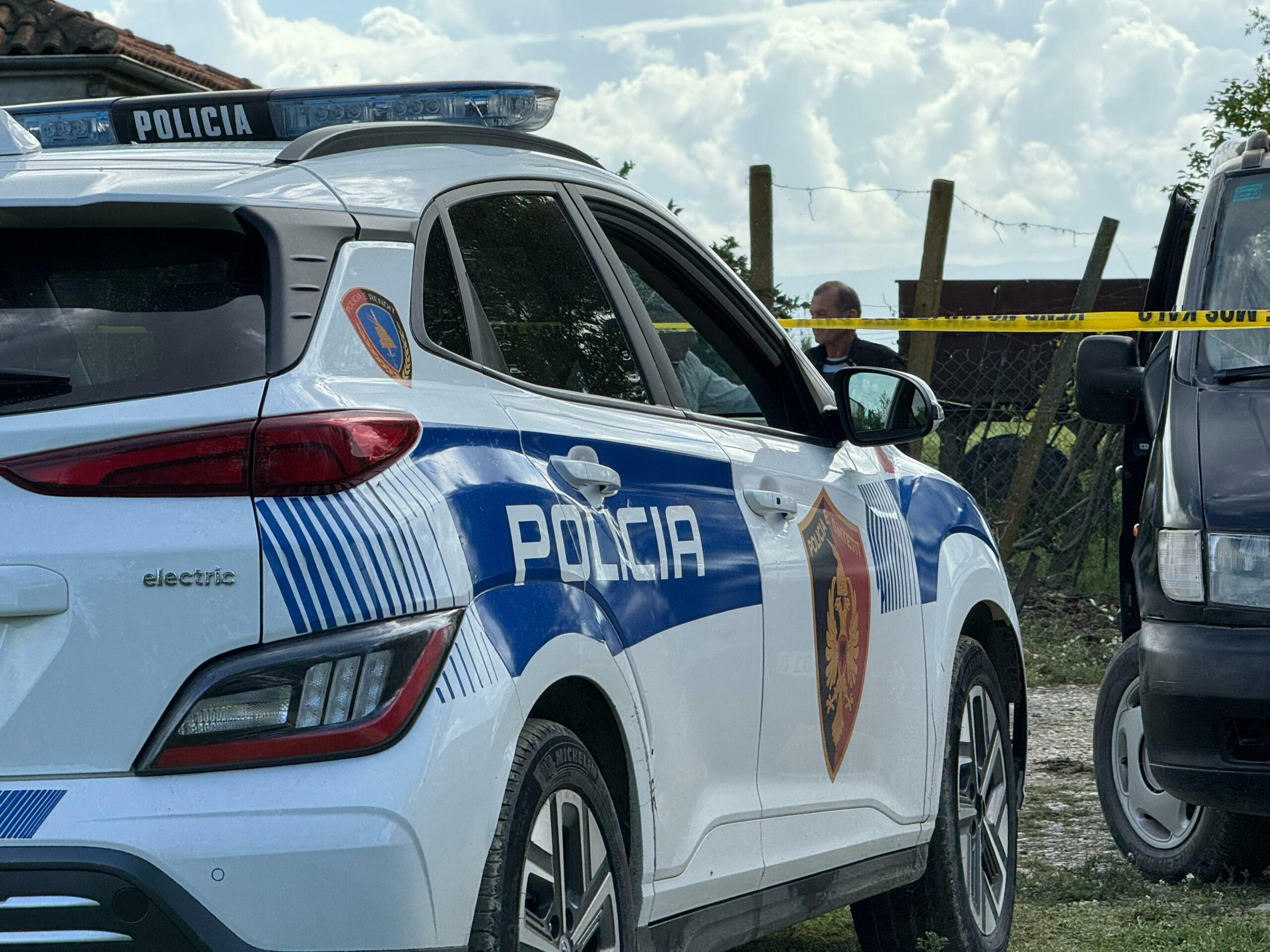 Procedohen 4 turiste spanjolle/ Dyshohet se ushtronin prostitucion në një apartament në rrugën e Kavajës, u gjendet…