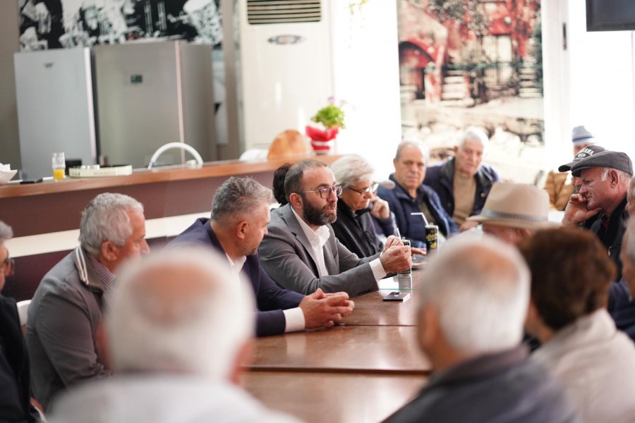 Programi i PD/ Bardhi takim me qytetarët në Lushnjë: Asnjë pension nuk do të jetë nën 200 euro…