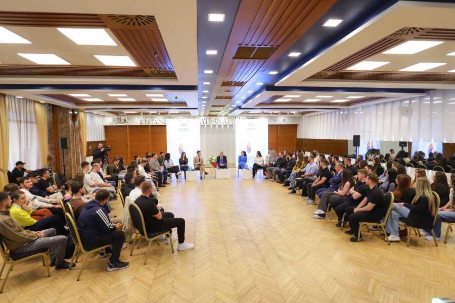 Programi i PD për mjekësinë/ Alimehmeti: Shëndetësia ka nevojë për reforma urgjente, rritje pagash dhe mbështetje për profesionistët e rinj