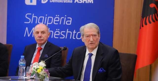 Programi për pensionistët/ Berisha: Do keni Kartën e Konsumatorit, do zgjerohet lista e rimbursimit, do ulet çmimi i energjisë dhe ujit