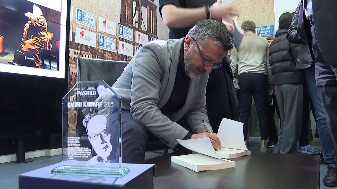 Promovohet drama “Ata që mbijetuan”/ Vepra e Armand Borës fitoi “Çmimin Kadare 2025”, botim i UET Press