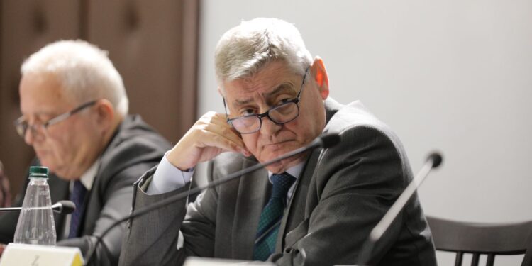 Propozimi i Shehit: Gratë e vajzat në Shqipëri të mos punojnë më shumë se 6 orë në ditë