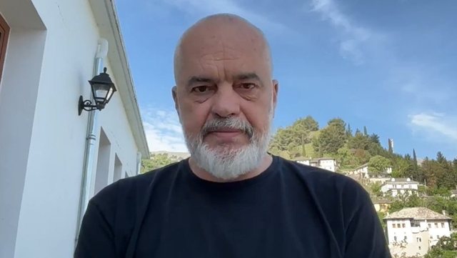 “Pse nuk bën debat me Berishën?”, Rama në Gjirokastër: Me bufin?! Ai është në rrëshqitje e sipër