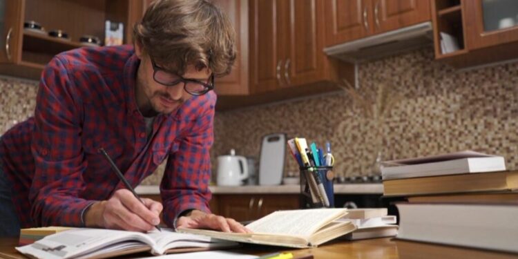 Punësimi nga shtëpia dyfishohet në Shqipëri, çfarë do të thotë kjo për tregun e punës?