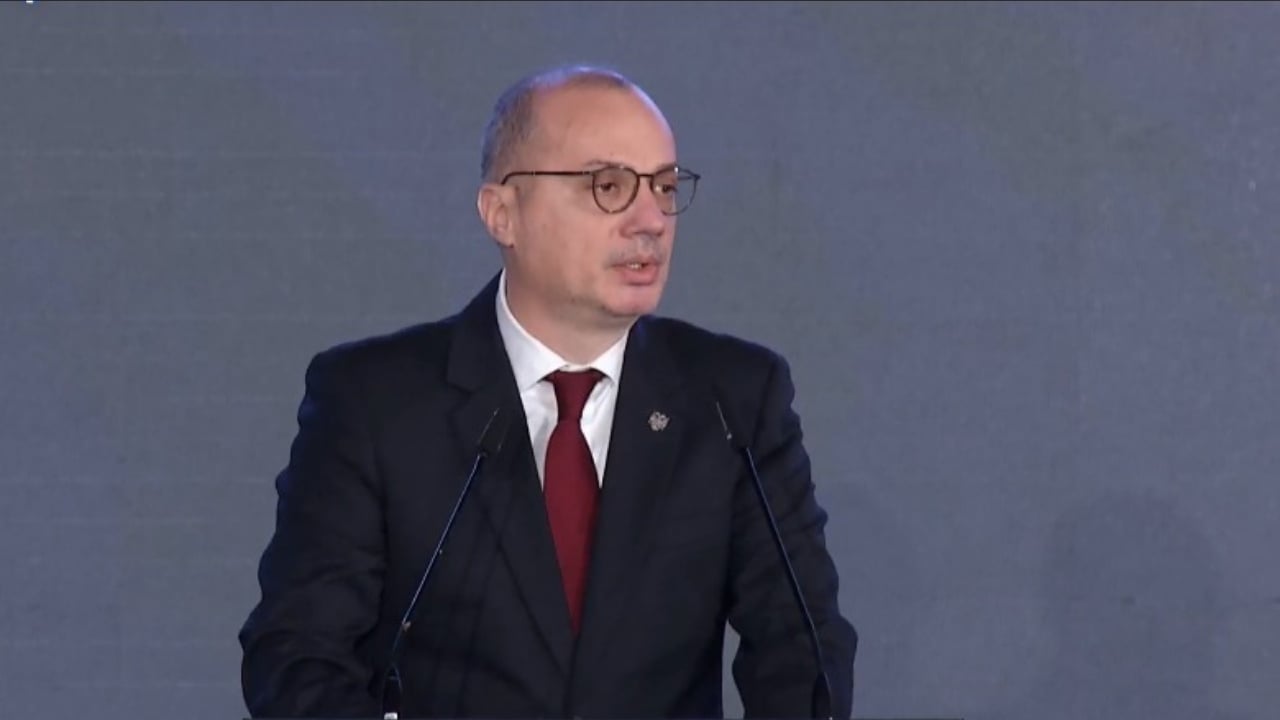 Punonjësi i ministrisë së Jashtme u përplas te vijat e bardha, reagon ministri Hasani: Kolegu ynë është jashtë rrezikut, autoritetet po punojnë për zbardhjen e ngjarjes