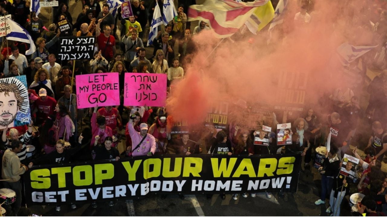 Qindra ish-agjentë të Mossad-it protestë kundër rifillimit të sulmeve në Gaza, qeveria urdhëron shkarkimin e atyre që iu bashkohen