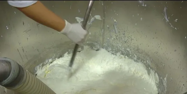 Qumështi me vaj palme, në Shqipëri janë importuar 2.9 milionë litra gjatë vitit 2024! Për çfarë përdoret?!