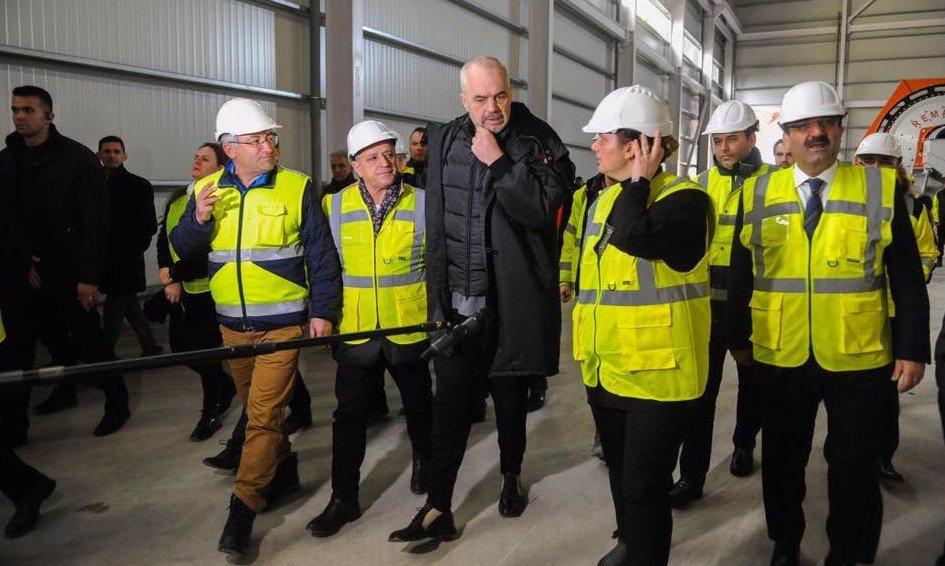 Rama bën edhe drejtor Hasalamin e tenderave me kullë 33 kate në zemër të Liqenit