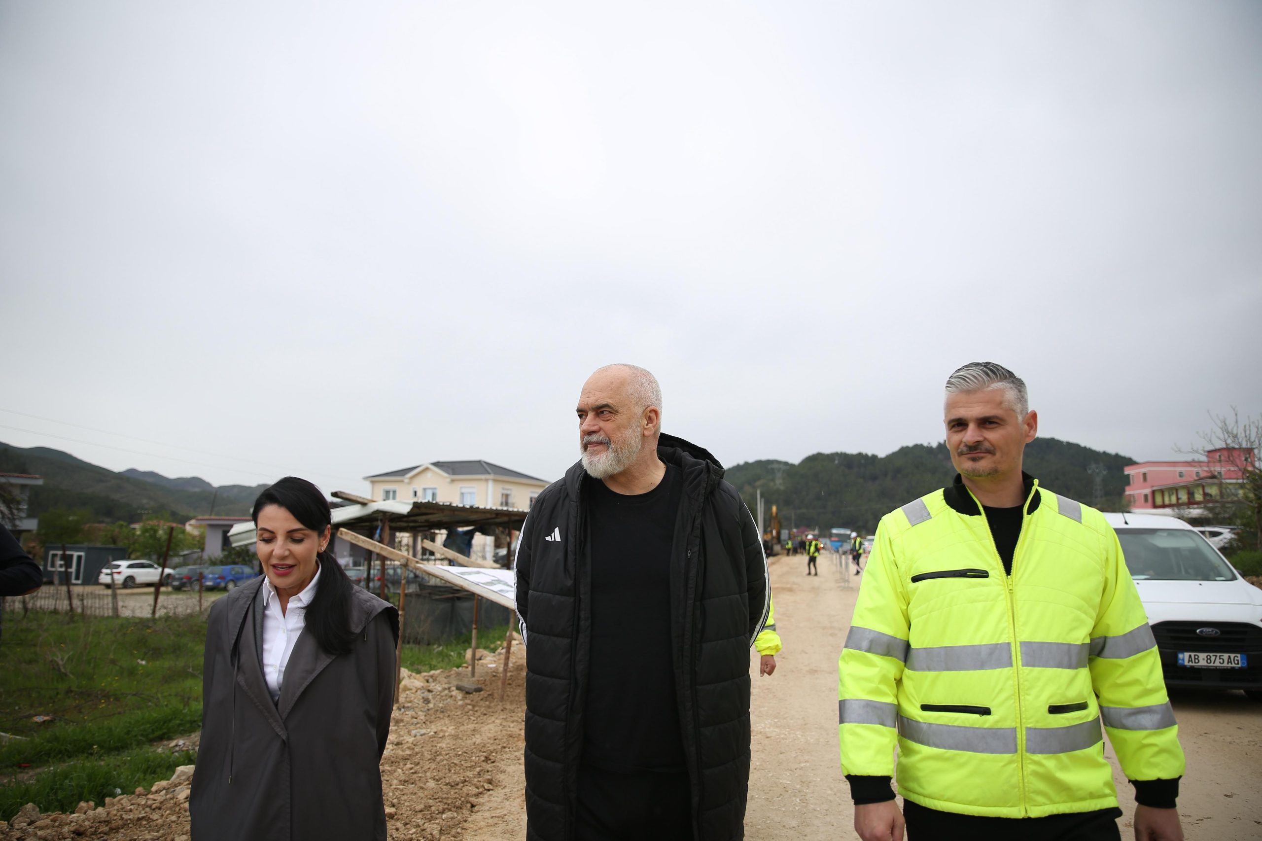 Rama dhe Balluku inspektojnë punën në rrugën Ndroq – Plepa