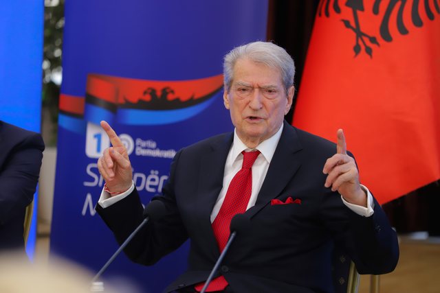 Rama fyen autikët, reagon Berisha: Është turp të quhet prind dhe bashkëshort