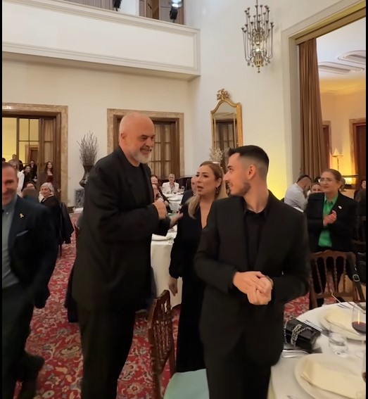 Rama mirëpret vizitorët e fluturimit të parë të linjës Izrael-Shqipëri: Forcojmë marrëdhënien