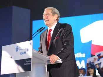 “Rama, në kulmin e tij”, Berisha plot figura letrare, sërish akuza kreut të PS për plagjiaturë programi: Berisha: Nuk krahasohet “Nokia” me “Iphone”