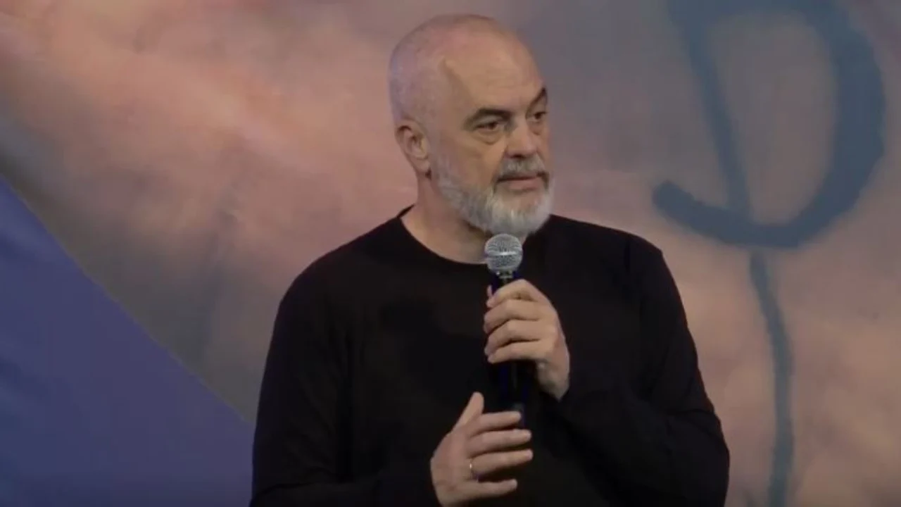 Rama në takim me të rinjtë e Durrësit, sulmon opozitën: Nuk i kemi as përballë, janë mbrapa!